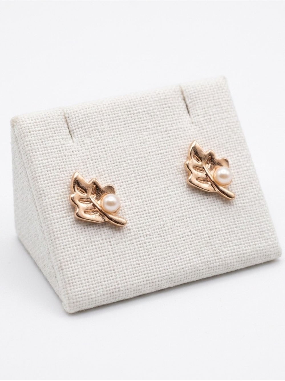 Vintage 10k Gold Womans Leaf Floral Petite Tiny Freshwater Pearl Stud Earrings
